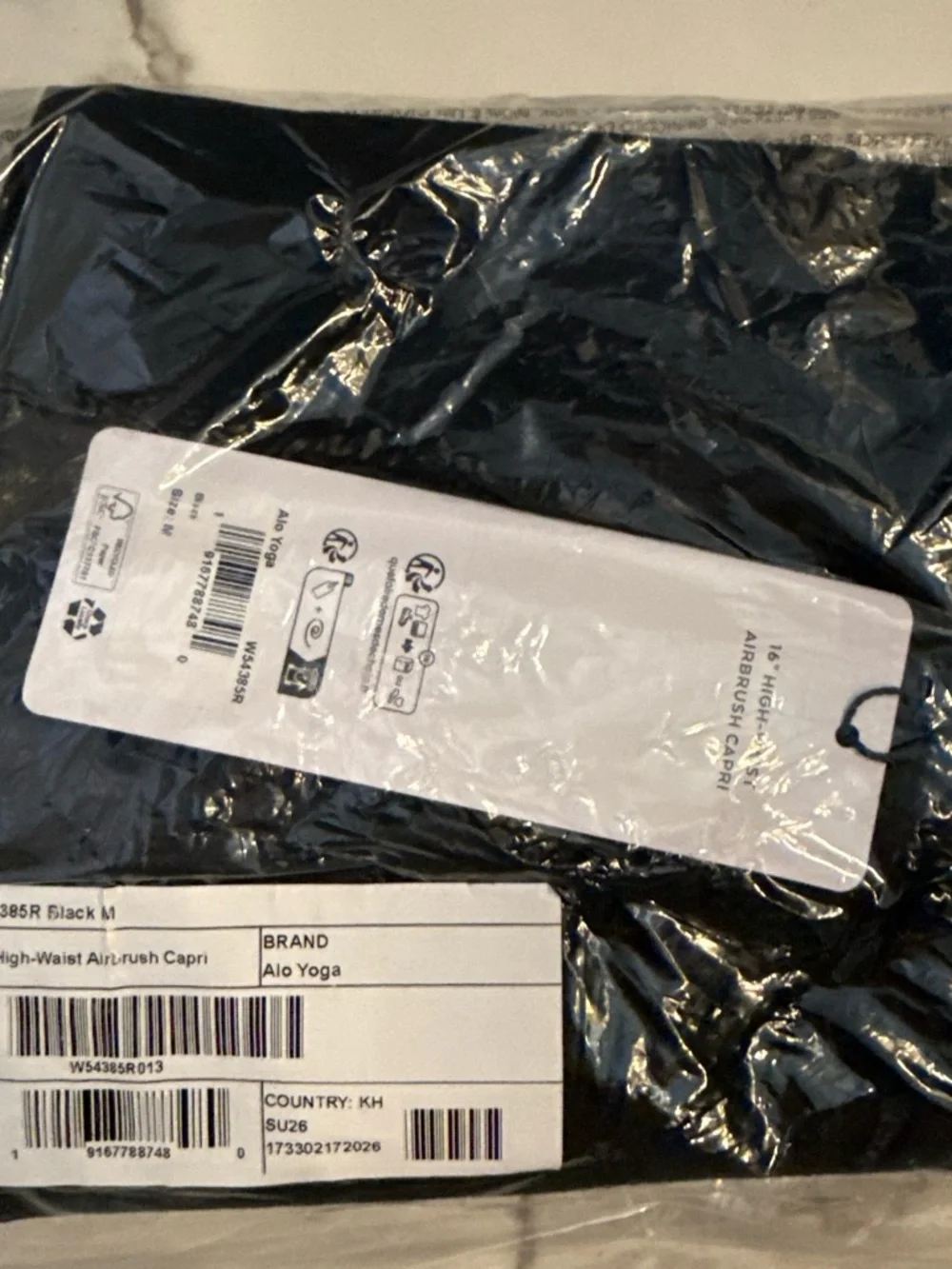 ALO HIGH WAISTED AIRBRUSH BLACK CAPRIS SIZE MEDIUM